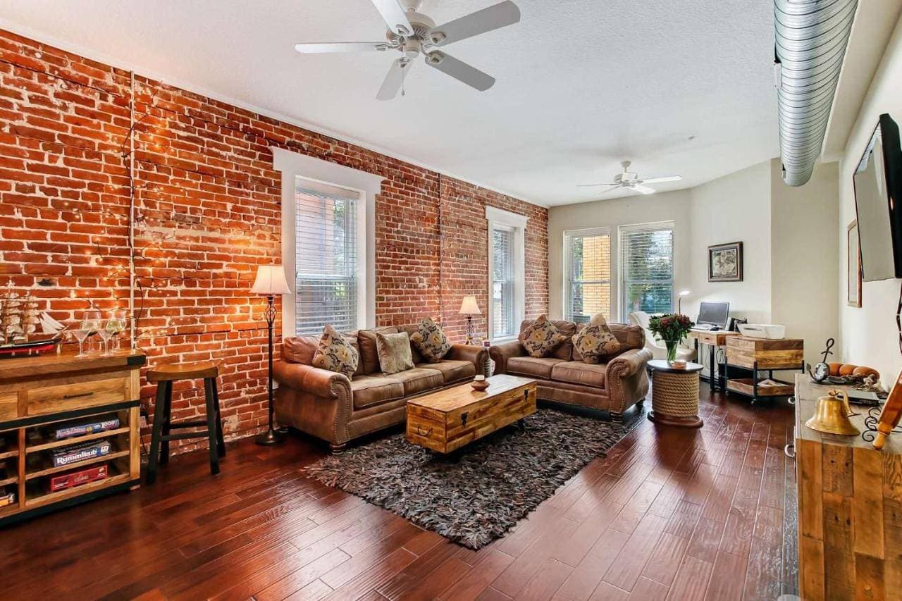 JBH 115 W 2nd Apt 2 1