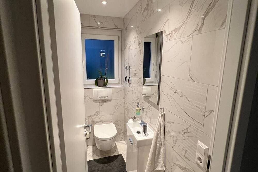 Foto 9 von 25: Luxuriöse 3-Zimmer-Wohnung für 2–7 Gäste – Modern, großer Balkon & Stellplatz
