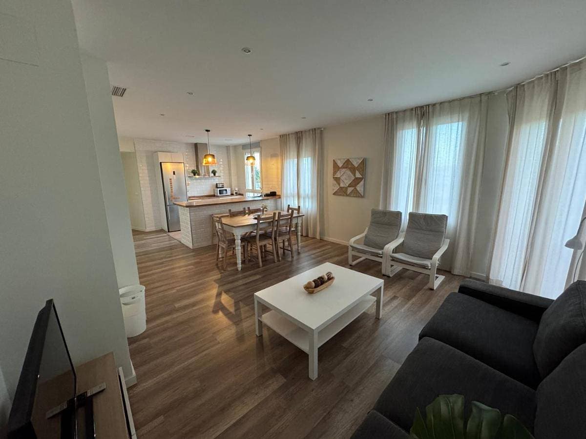Foto 4 von 18: Three-Bedroom Apartment