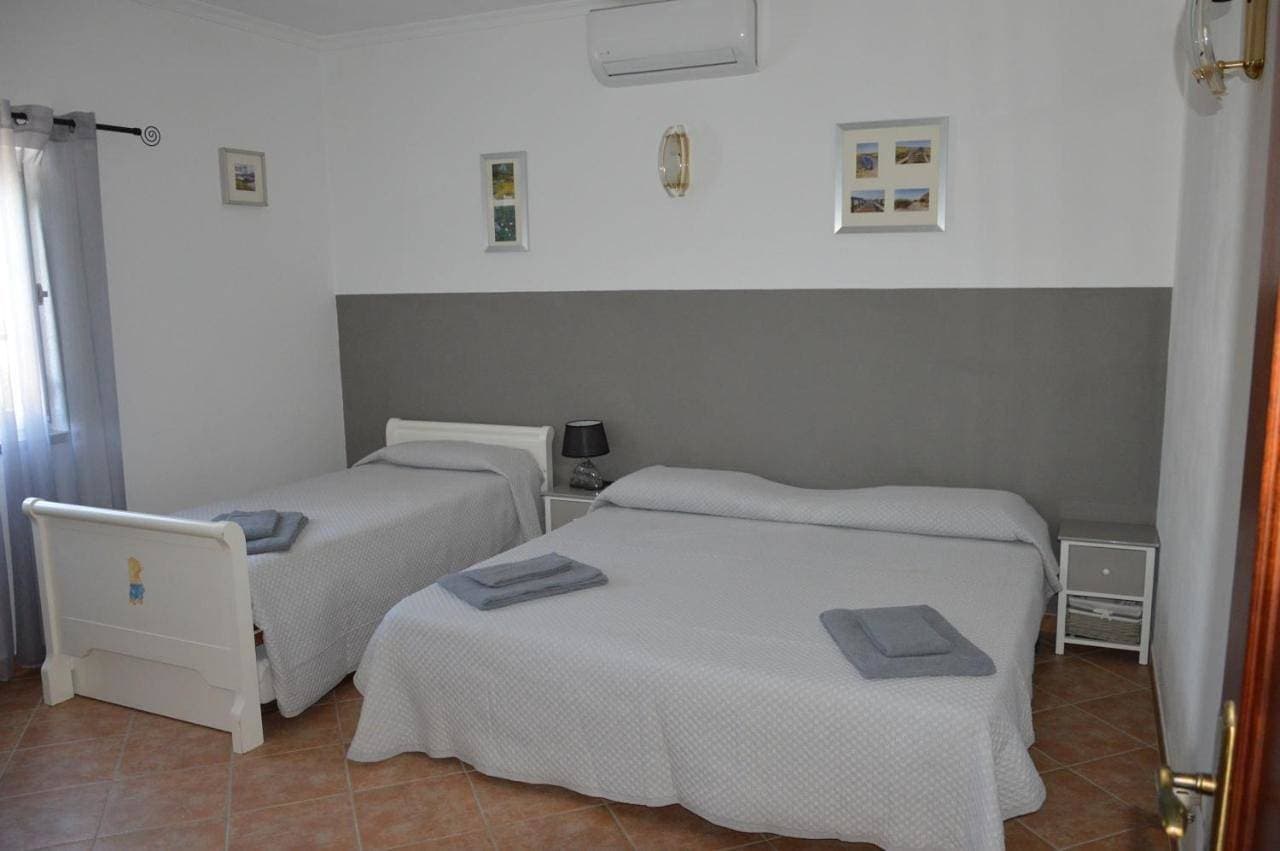 Foto 5 von 10: Three-Bedroom House
