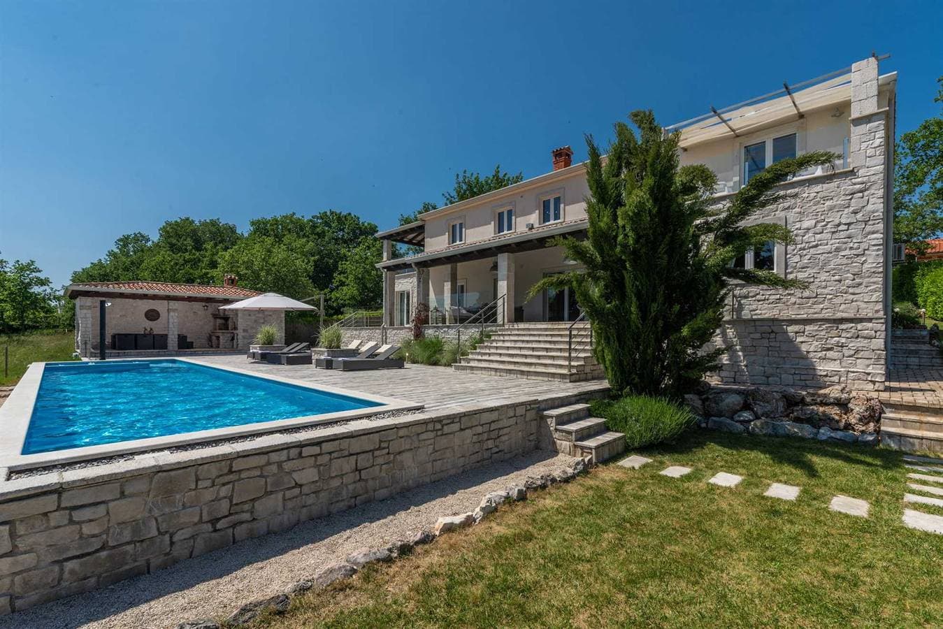Foto 13 von 71: Villa Belle mit Pool