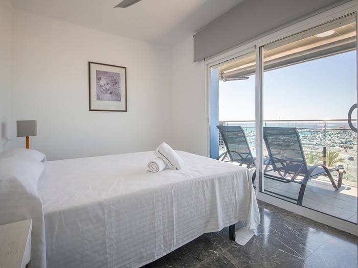 Foto 10 von 34: Ferienwohnung für 6 Personen mit Balkon