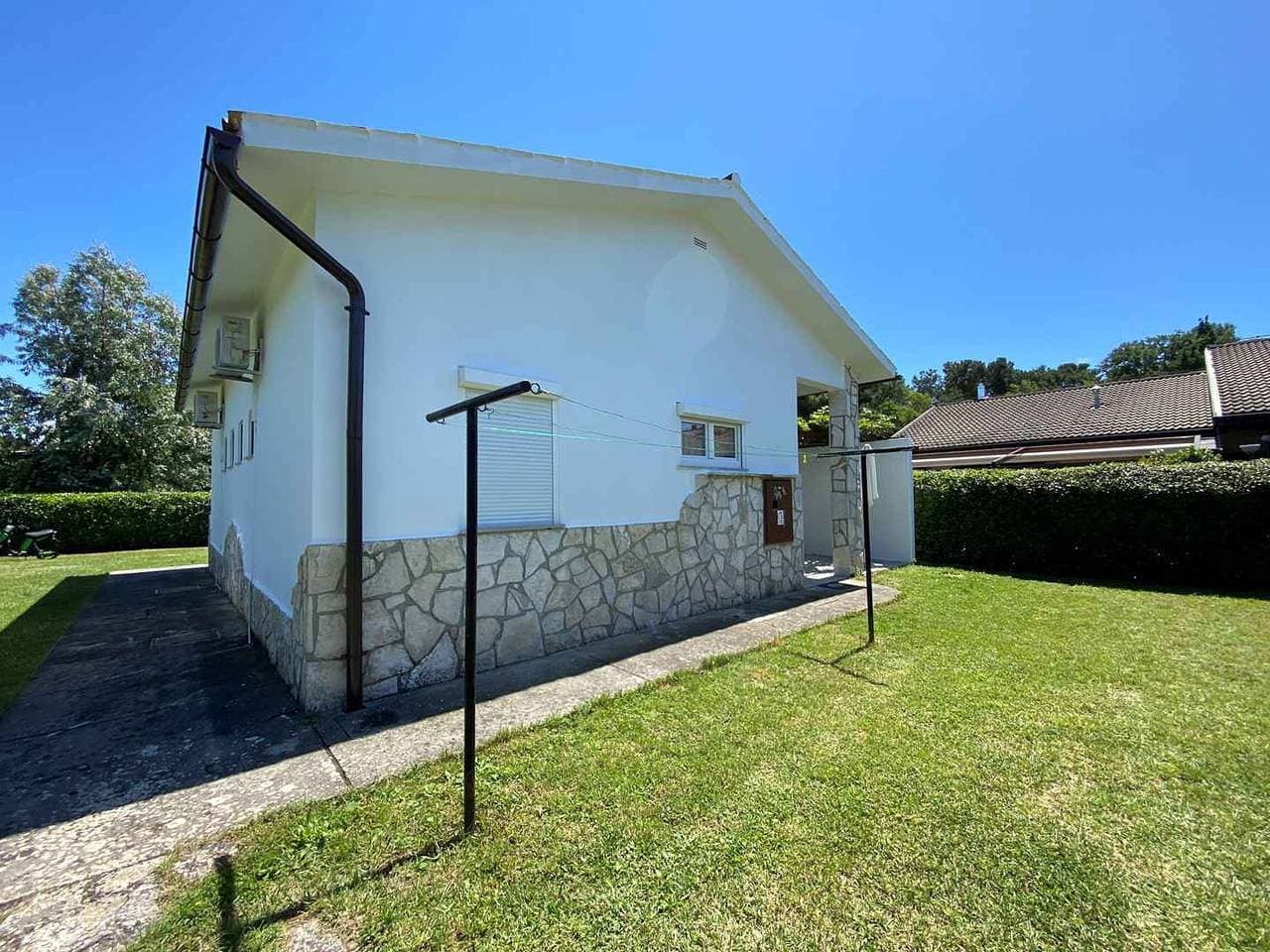 Foto 4 von 27: Ferienwohnung mit Terrasse und Klimaanlage
