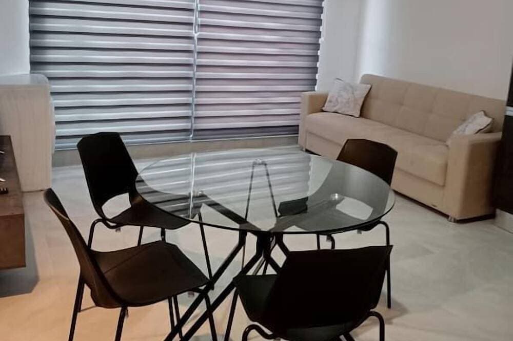 Salina Wharf, Block E, Apt. 26 1