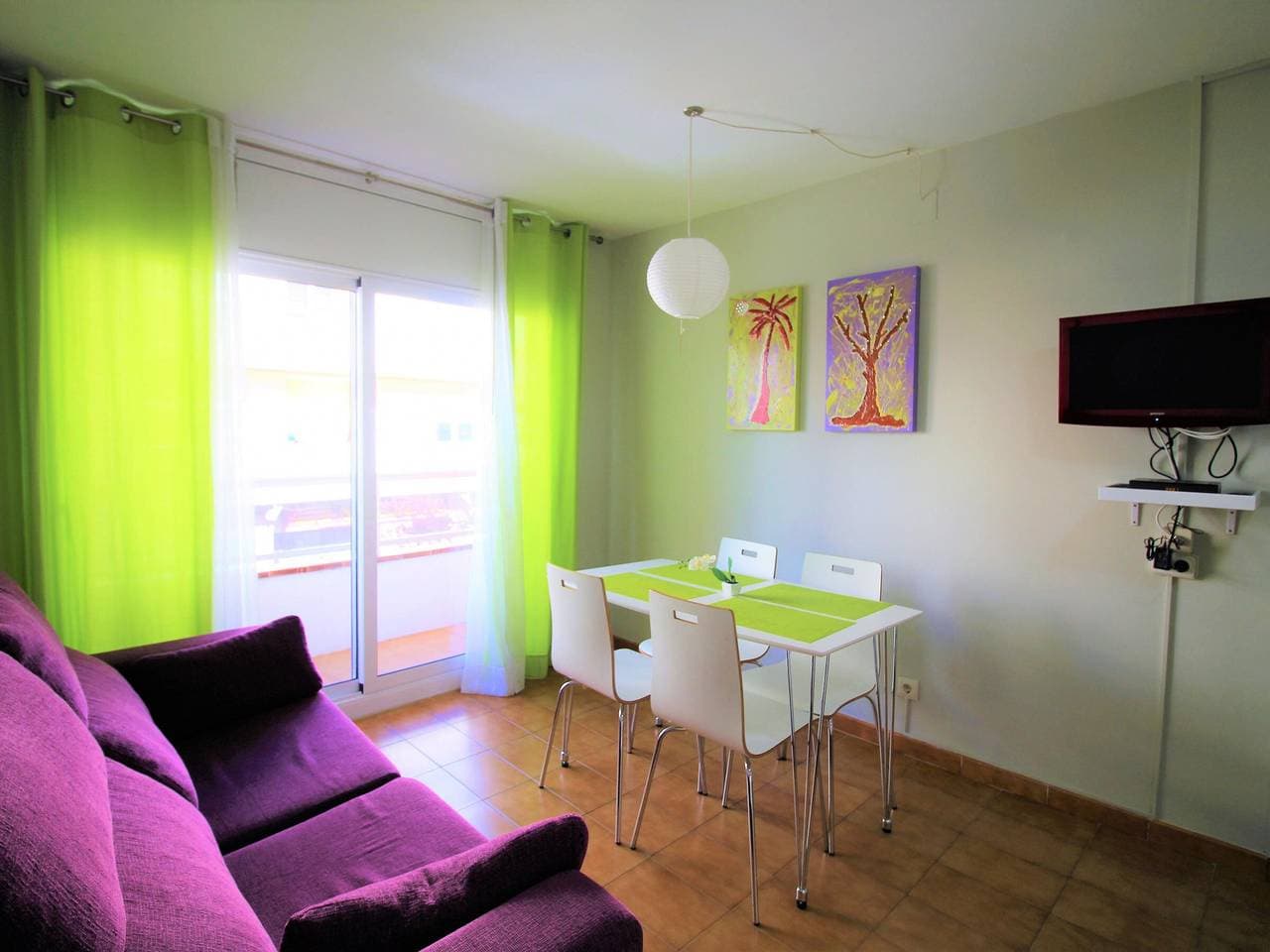 Foto 3 von 26: Renoviertes Studio mit Balkon im Zentrum von Roses, nahe Wanderwegen und Buchten. Klimaanlage, 4 Pers.