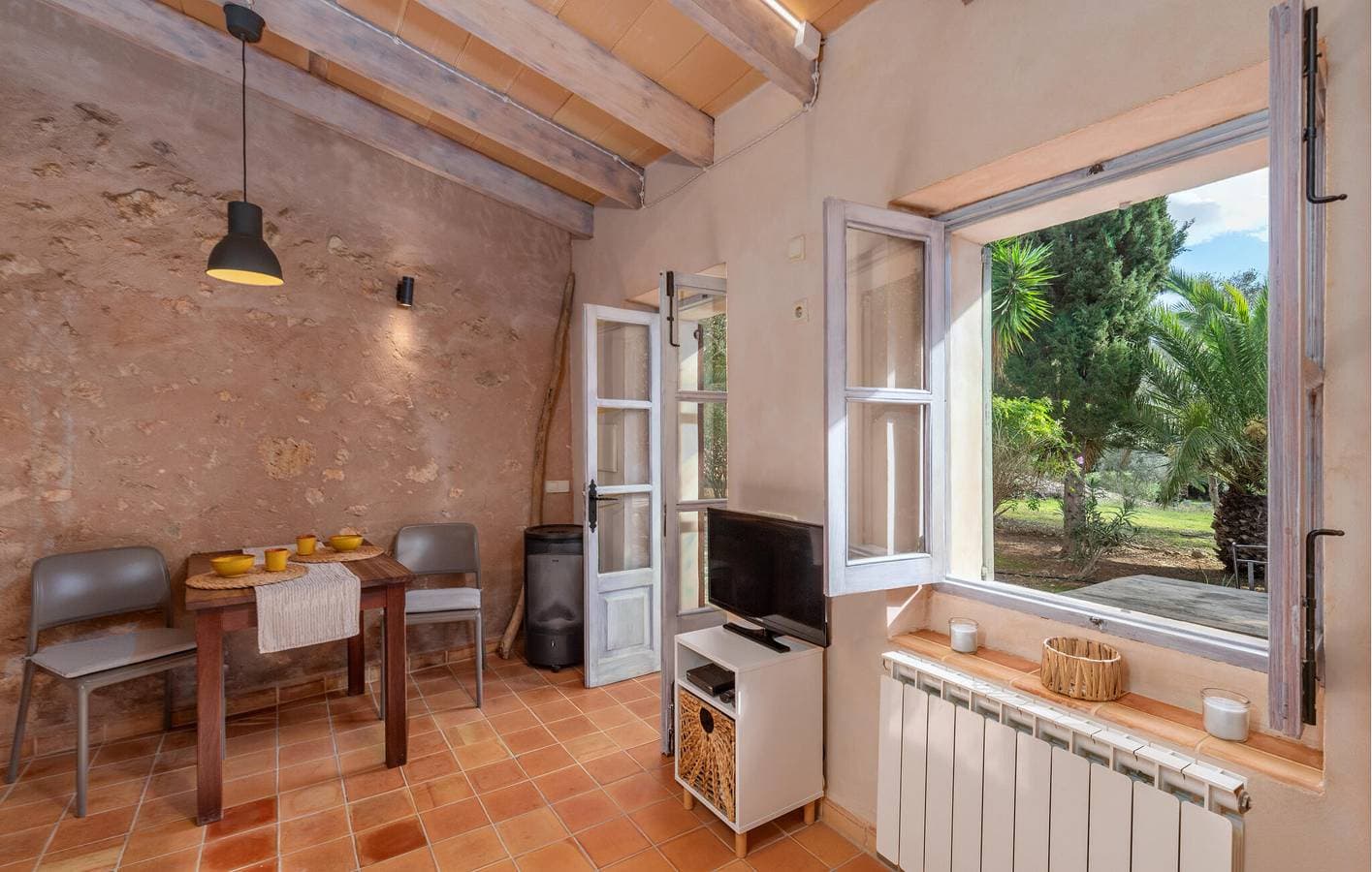 Foto 8 von 26: Jornets Terrassenwohnung mit Pool und Grill