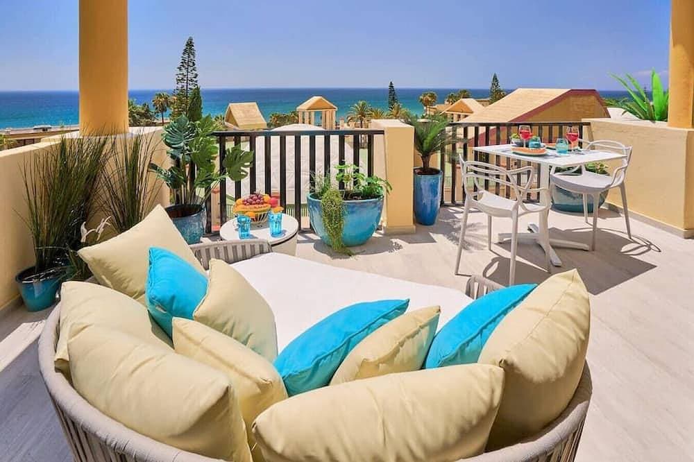 Sun-lovers paradise,  all day sun and views. 1