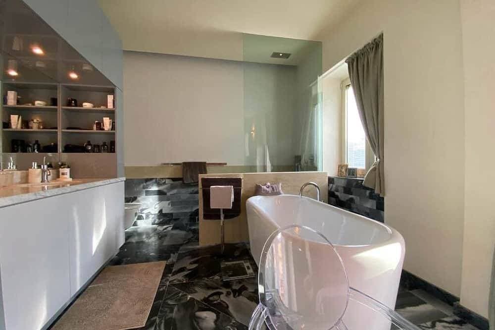Foto 3 von 19: Exclusive Duplex Penthouse with Jacuzzi and Panoramic Views in Valletta