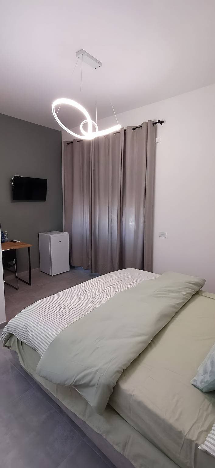 Foto 11 von 14: Zimmer 'Gordiani Guest House - Grey' mit WLAN und Klimaanlage