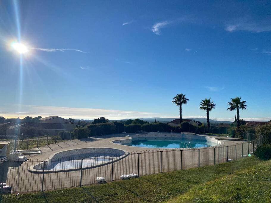 Duplex 6 pers proche circuit Paul Ricard Le Castellet avec piscine 1