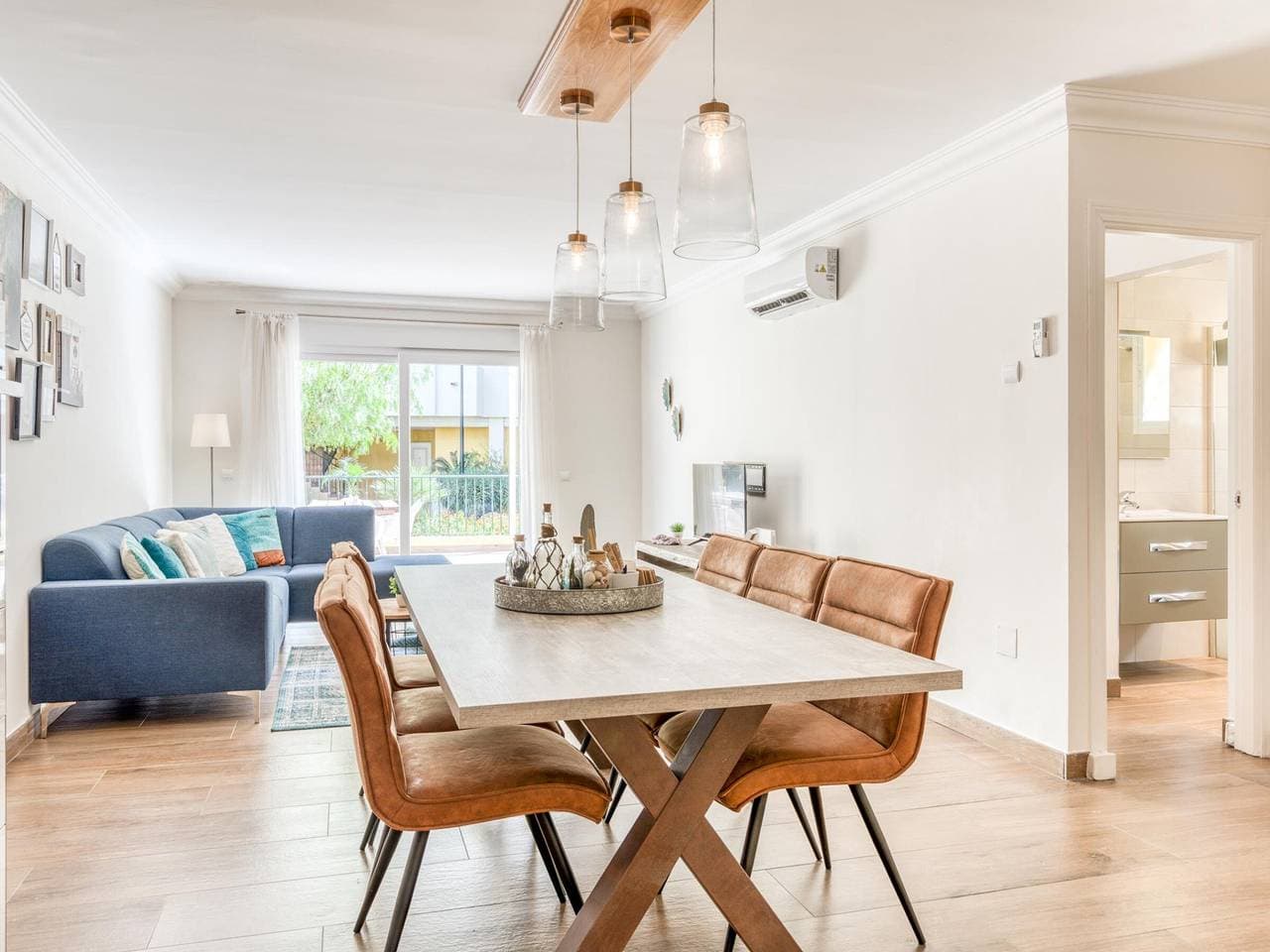 Moderne Wohnung in Estepona, Erdgeschoss mit Terrasse und Pool, nahe Hafen und Strand 1