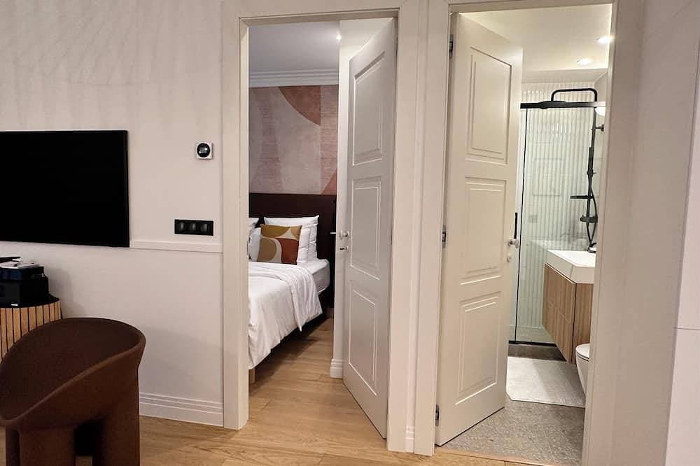 Foto 4 von 10: Opera Promenade 2 – Renovated • 1 min to Beach • Air Conditioning