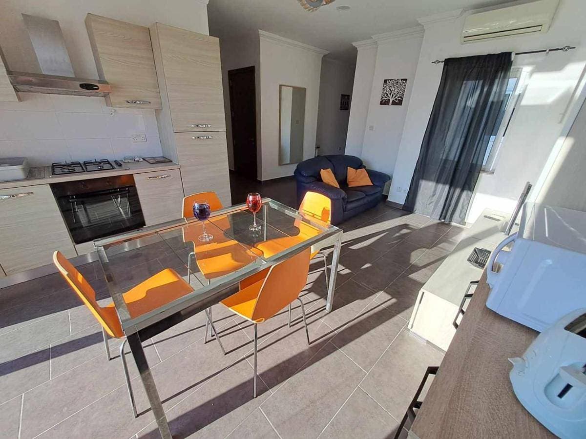 Foto 5 von 45: Two-Bedroom Apartment