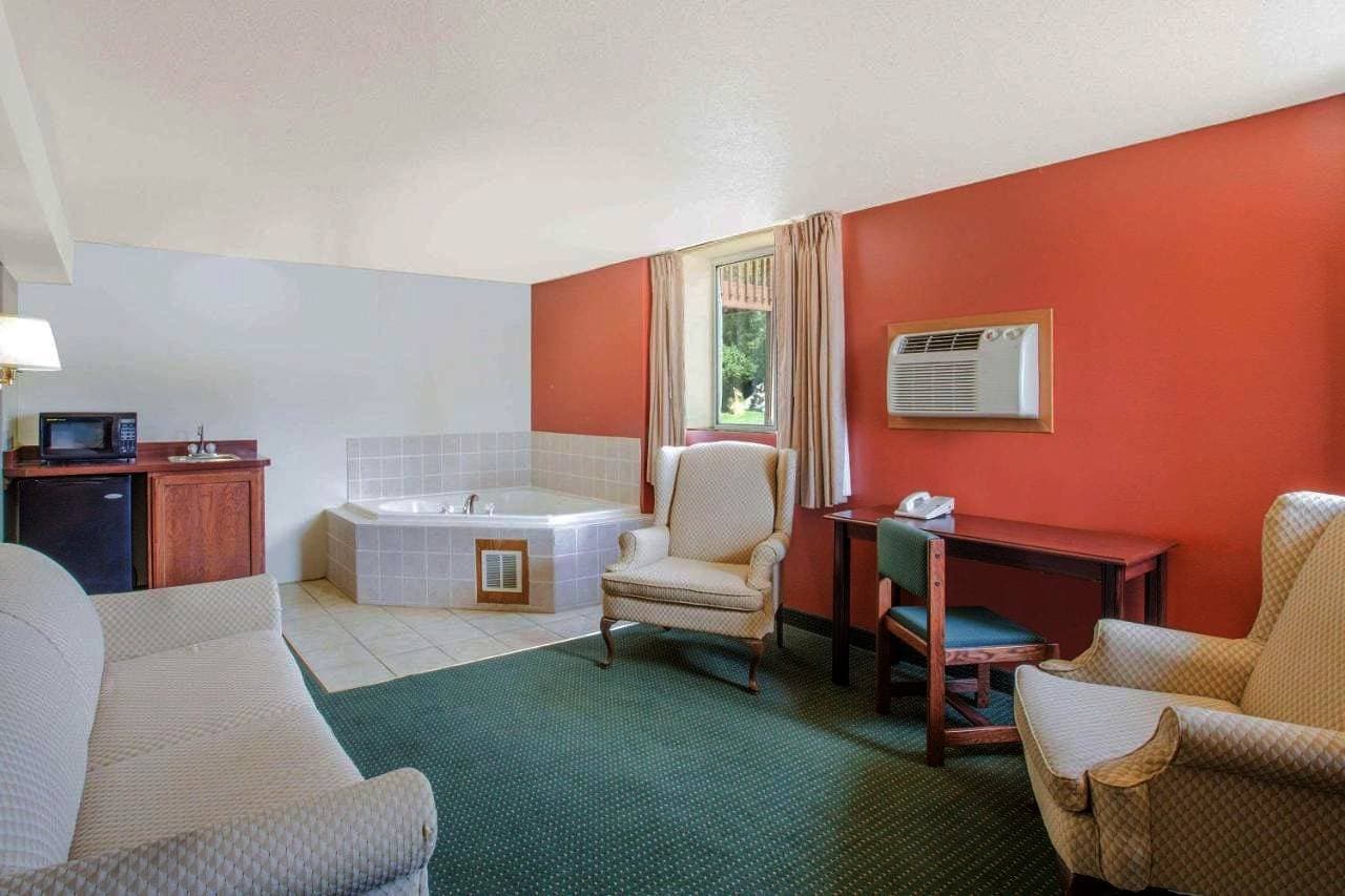 Foto 8 von 34: Days Inn by Wyndham Custer