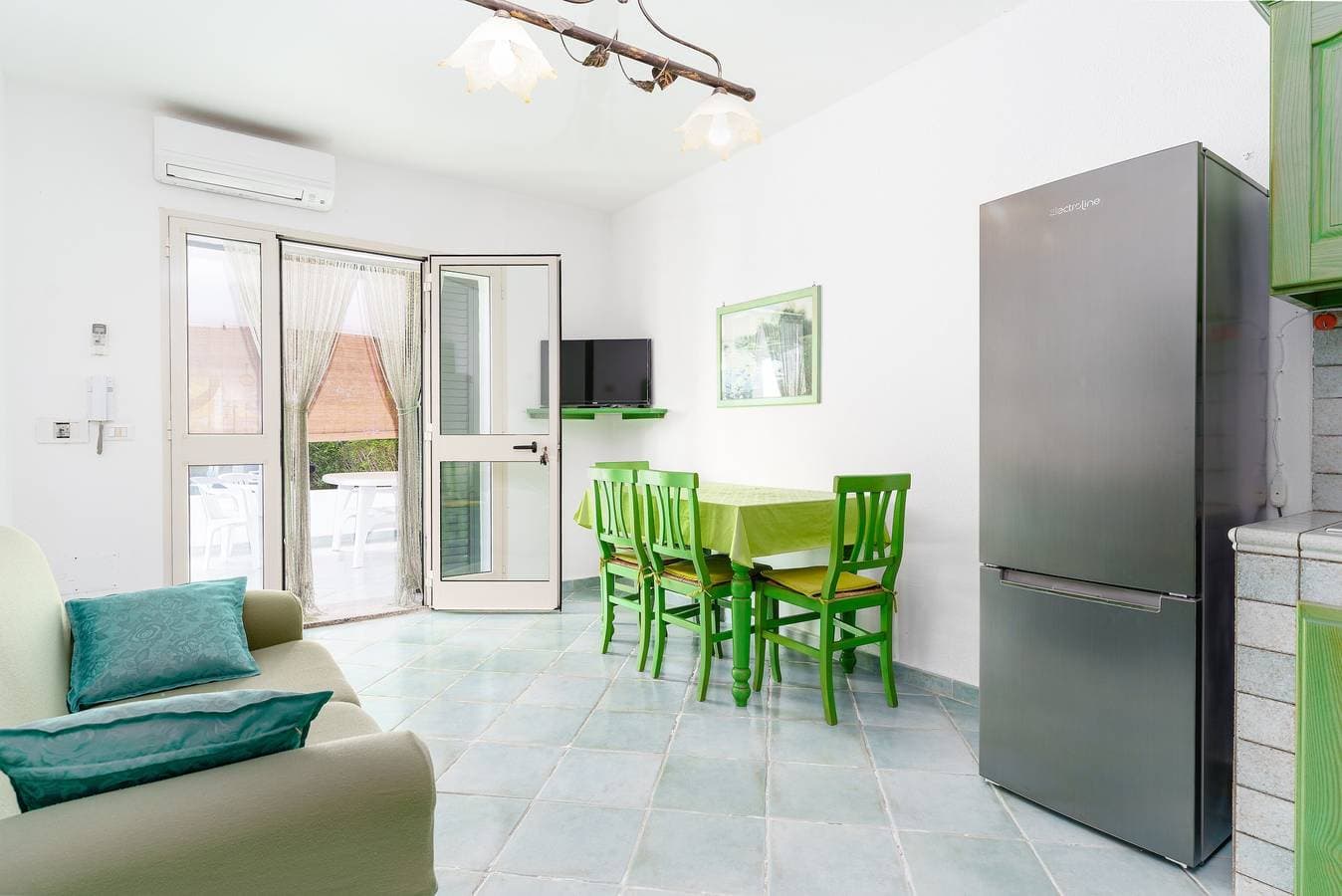 Foto 3 von 24: Sardisches Apartment mit privater Terrasse, 3 Gehminuten vom Strand entfernt