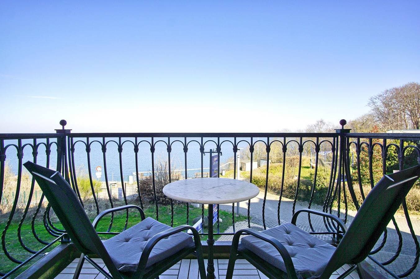 Foto 4 von 26: Ferienwohnung mit traumhaftem Meerblick - Haus am Meer FeWo 02