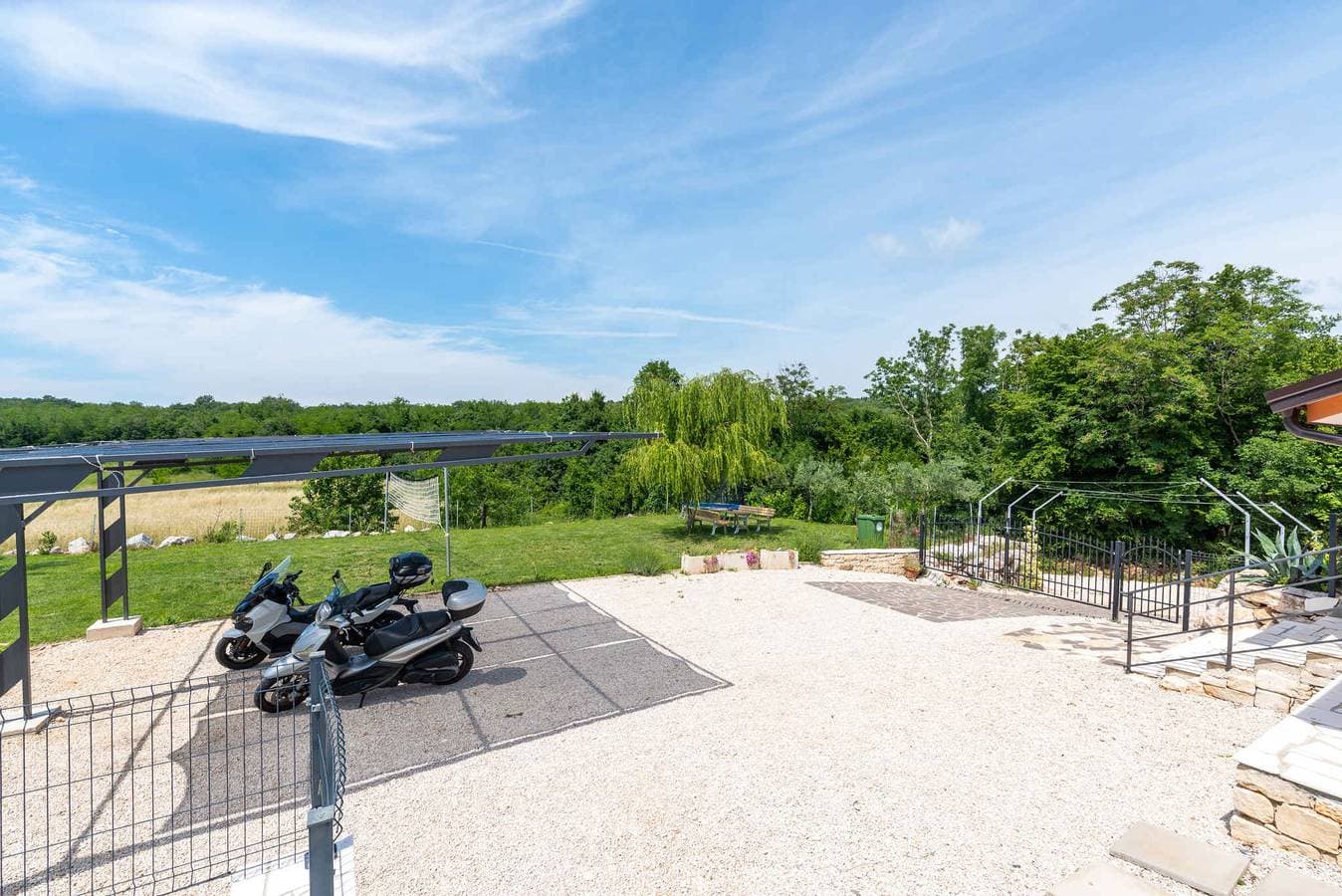 Foto 13 von 40: Villa mit großem Pool und Jacuzzi