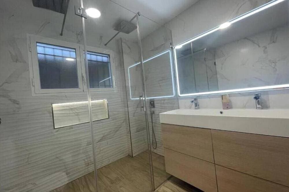 Foto 4 von 21: Exclusive Villa in Bonalba with Private Pool, Garden and Terrace