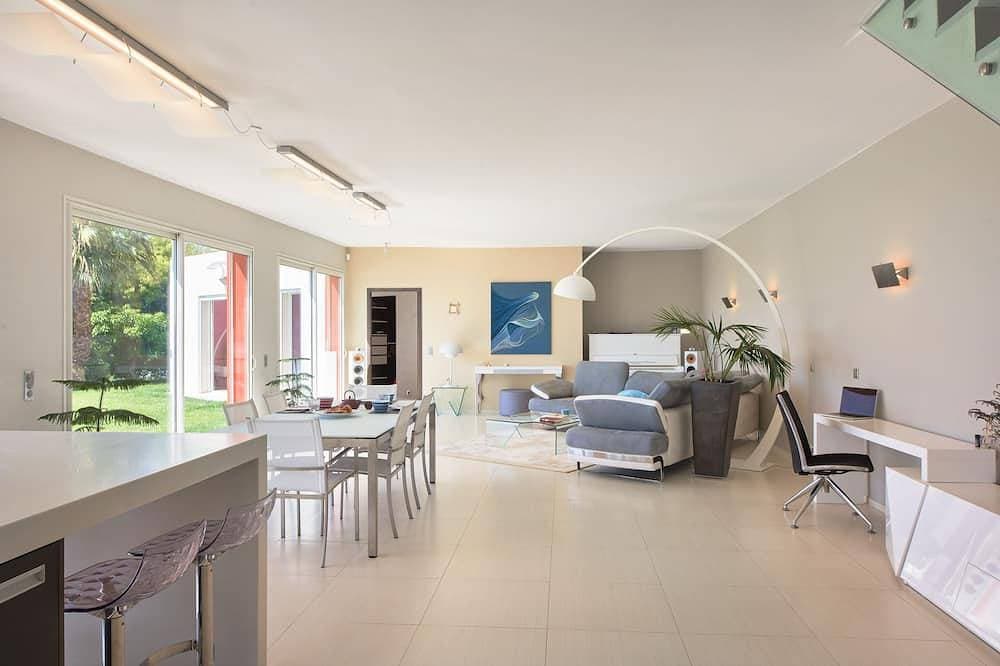 Foto 9 von 23: SunlightProperties: Splendid: Villa, 4 Bedroom/ 3 bath, jacuzzi, heated pool