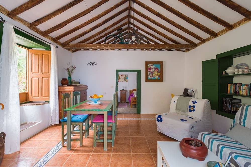 Foto 7 von 26: Traditionelles kanarisches Haus, am Wasser.