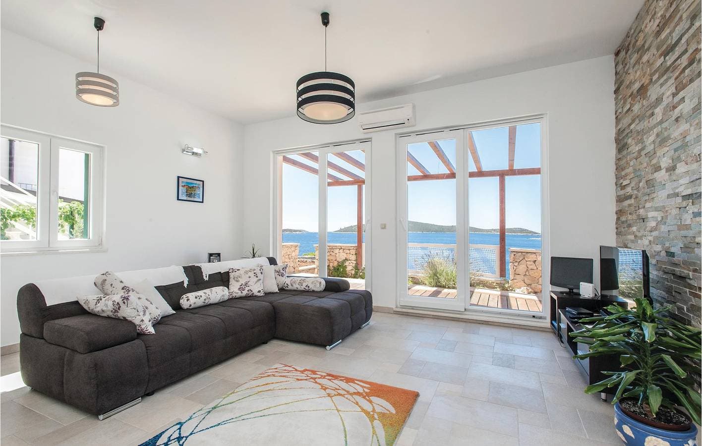 Foto 10 von 53: Charmante 2-Zimmer-Wohnung mit Pool, Terrasse und WLAN in der Nähe der Küste von Kanica