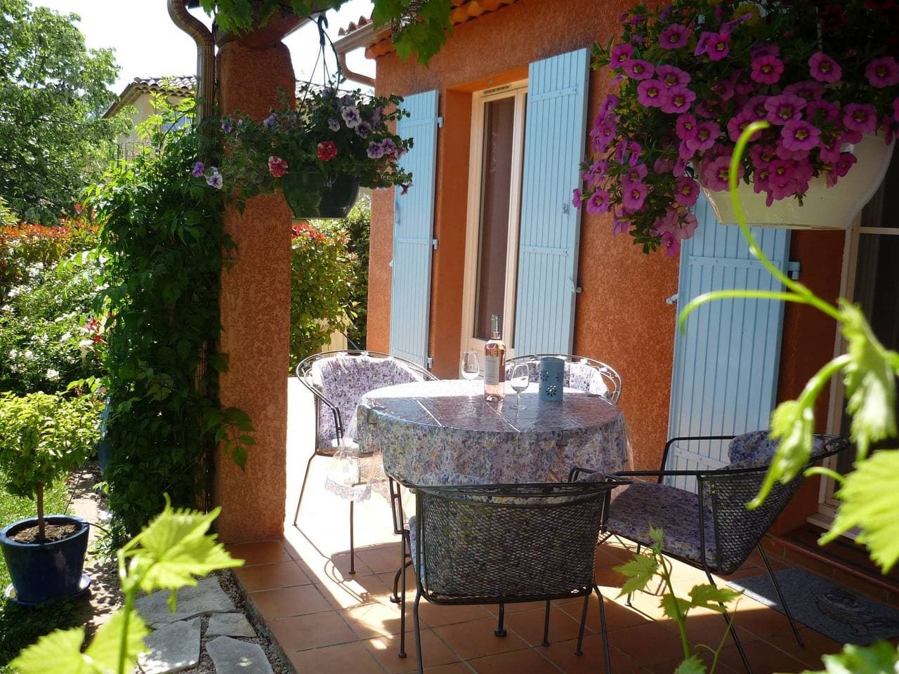 Foto 6 von 27: Gemütliche Ferienwohnung mit Pool und Garten, 2 km von Pierrevert entfernt