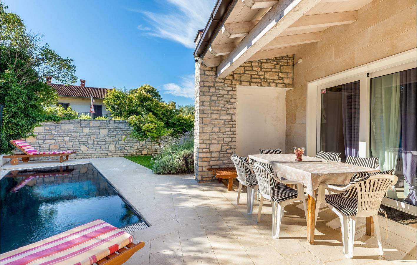 Foto 11 von 30: Gemütliche 2-Zimmer-Wohnung mit Pool, WLAN und Terrasse in der Nähe von Stinjan