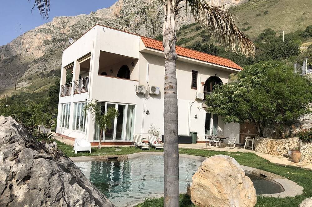 Villa zwischen Meer und Berg mit privatem Pool und Meerblick mit privatem Pool 1