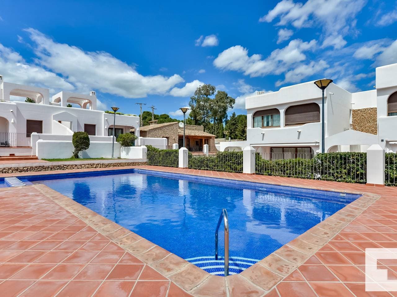 Foto 3 von 35: Moderne Villa mit Pool, Terrasse & WLAN, 200m vom Strand in Calpe, Costa Blanca