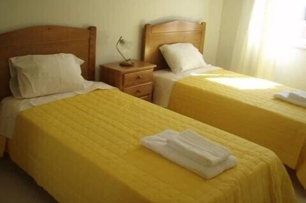 Foto 2 von 30: Villa with 10m x 5m Private Pool and Stunning Sea Views 2kms Beach