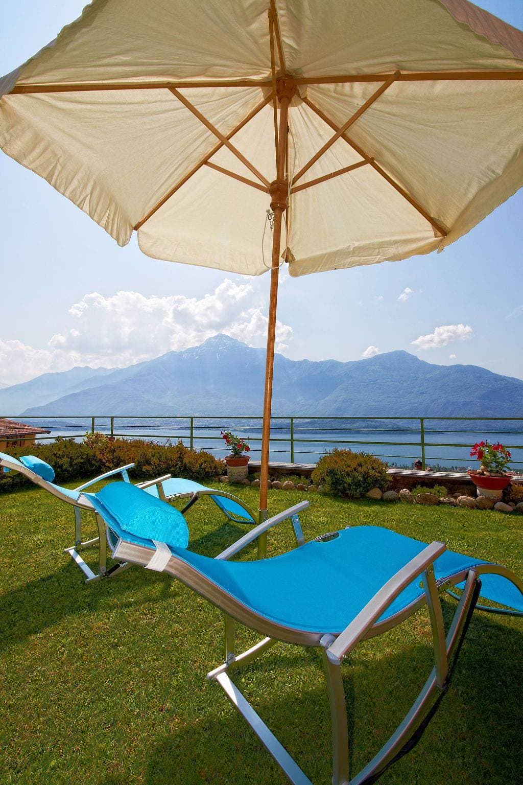 Foto 3 von 21: Türkisfarbenes Haus mit fantastischer Aussicht