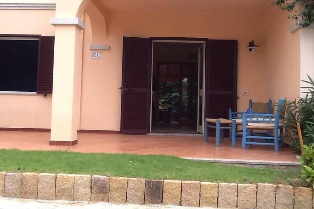 Foto 11 von 20: Comfortable apartment with large veranda overlooking the pool. <br>