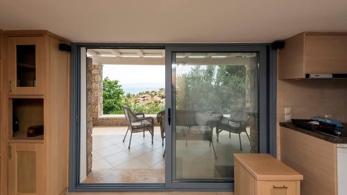 Foto 10 von 21: Porto Cheli Studio - Poolside Lux Getaway