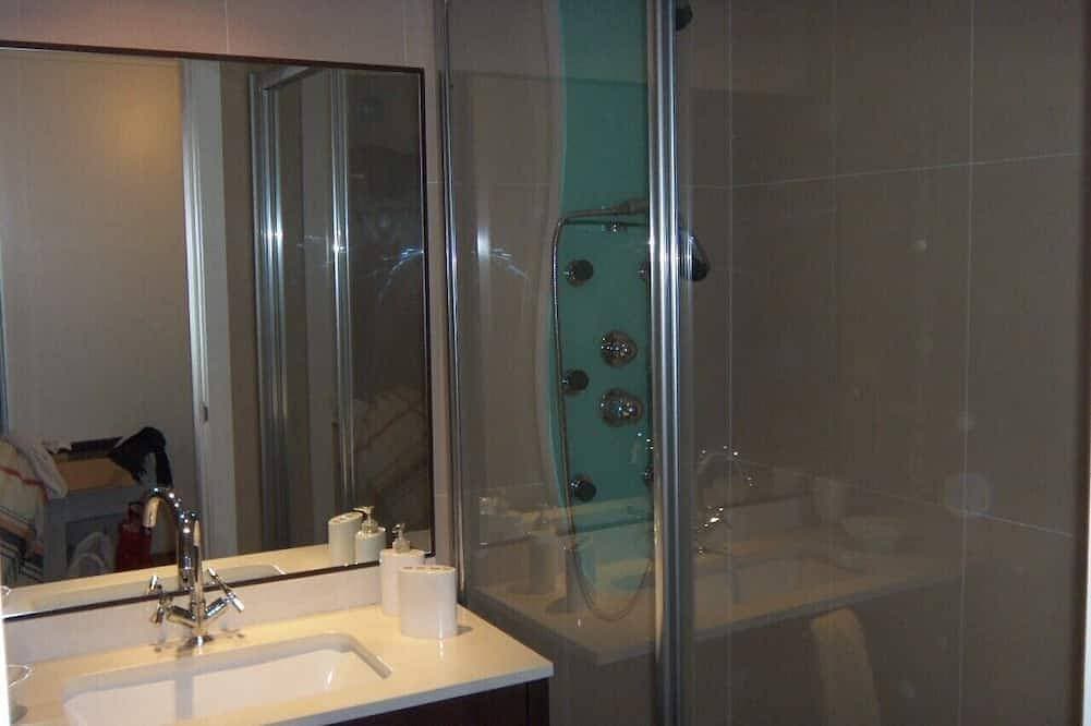 Foto 5 von 12: Komfortable Wohnung 2 Schlafzimmer 2 Badezimmer mit Garage und Pool
