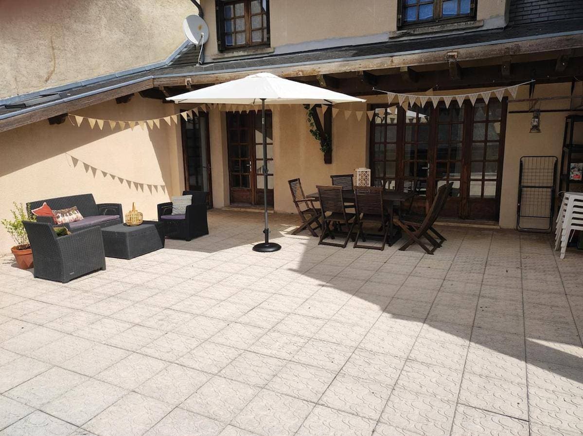 Grand Appartement 5 chambres avec terrasse Salles Curan 1