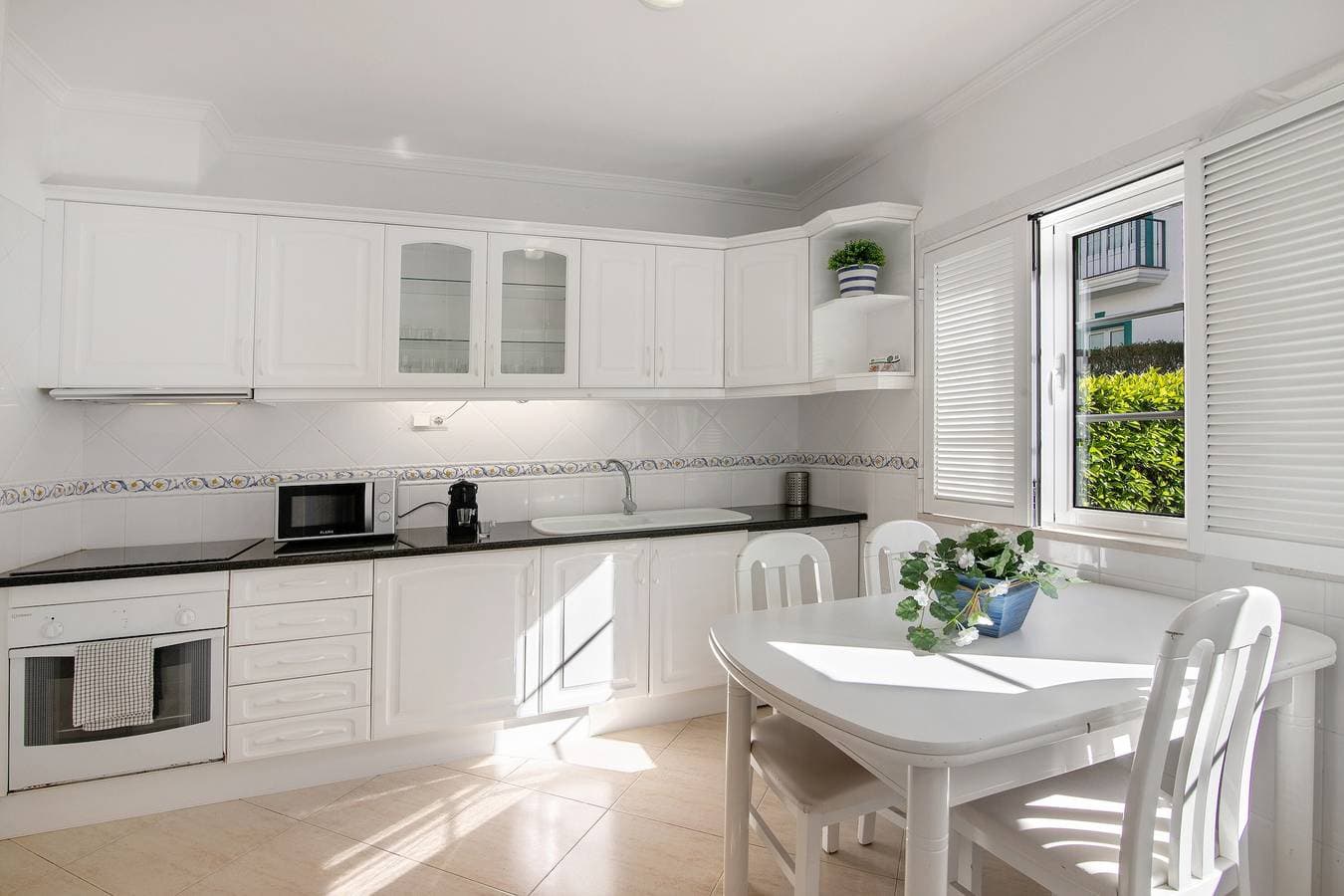 Foto 8 von 28: Villa 'Glamorous T3 Praia Verde' mit privater Terrasse, Wi-Fi und Klimaanlage