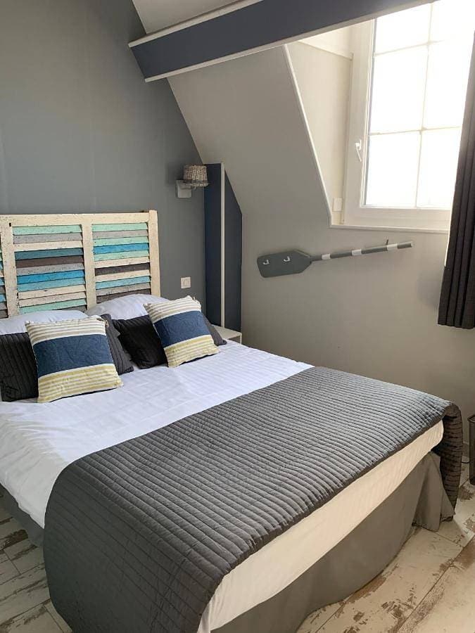 Foto 3 von 9: Double Room with Side Sea View