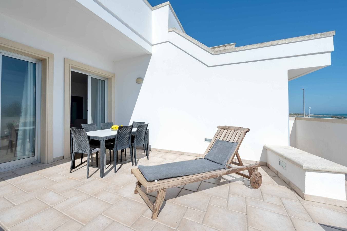 Foto 3 von 31: Apartment 'Terrazza Sul Mare' mit Meerblick, privater Terrasse und Klimaanlage