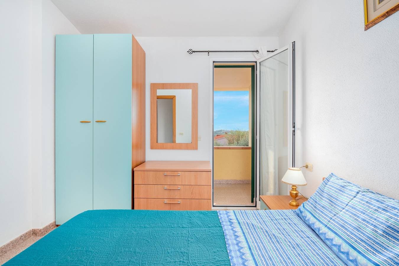 Foto 13 von 22: Ferienhaus 'Tanaunella Appartamento' mit Ventilatoren, Balkon, Terrassen & Meerblick