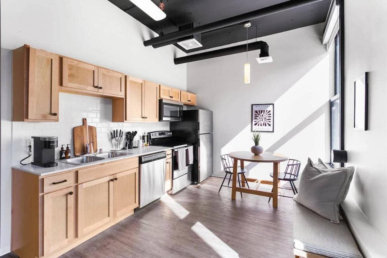 Designer Loft Downtown with WiFi 210 1