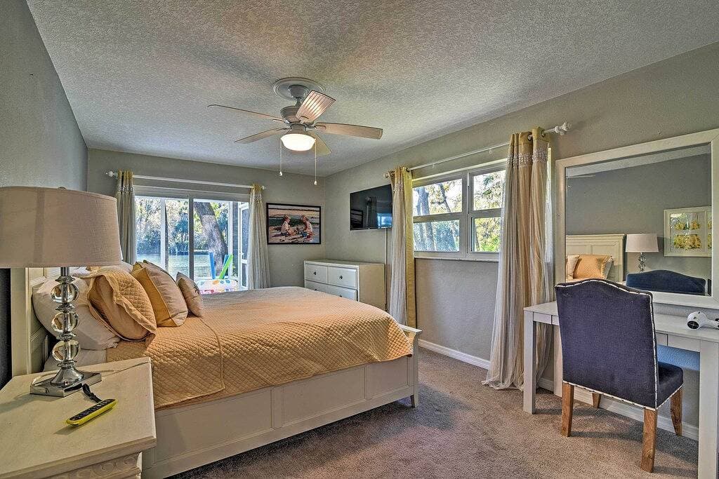 Foto 11 von 33: Riverfront Home w / Dock - 1 Mi zum Homosassa St. Park