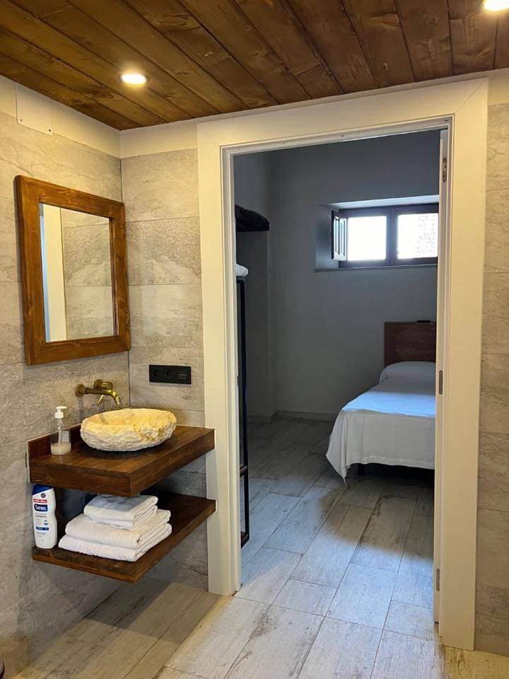 Foto 8 von 8: Double Room - Disability Access