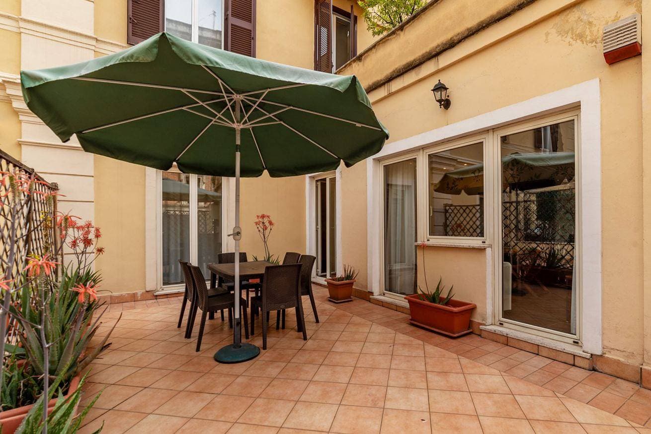Foto 2 von 34: Ferienwohnung für 6 Personen mit Balkon/Terrasse