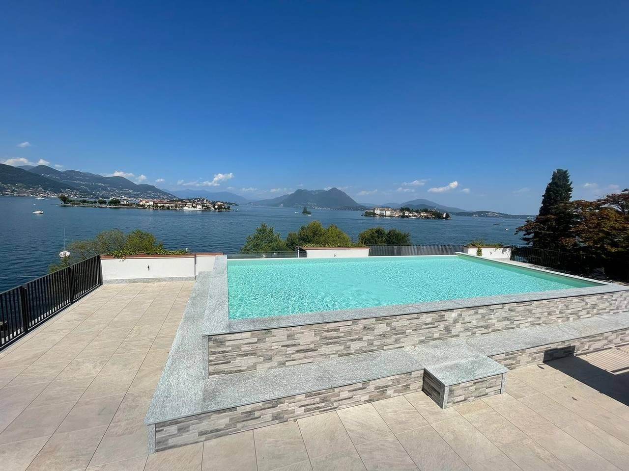 Foto 3 von 29: Isole apartment with pool and lake view in Baveno
