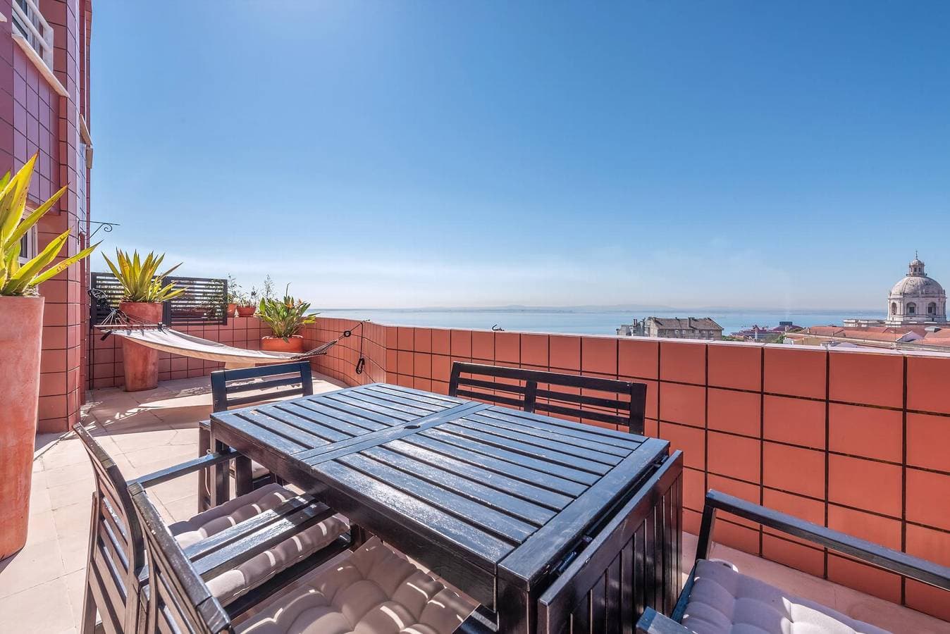 Foto 8 von 34: Ferienwohnung für 4 Personen mit Terrasse