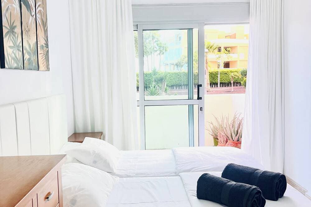 Foto 6 von 30: Gaumet. Cozy apartment with a terrace and pool in Golf del Sur.