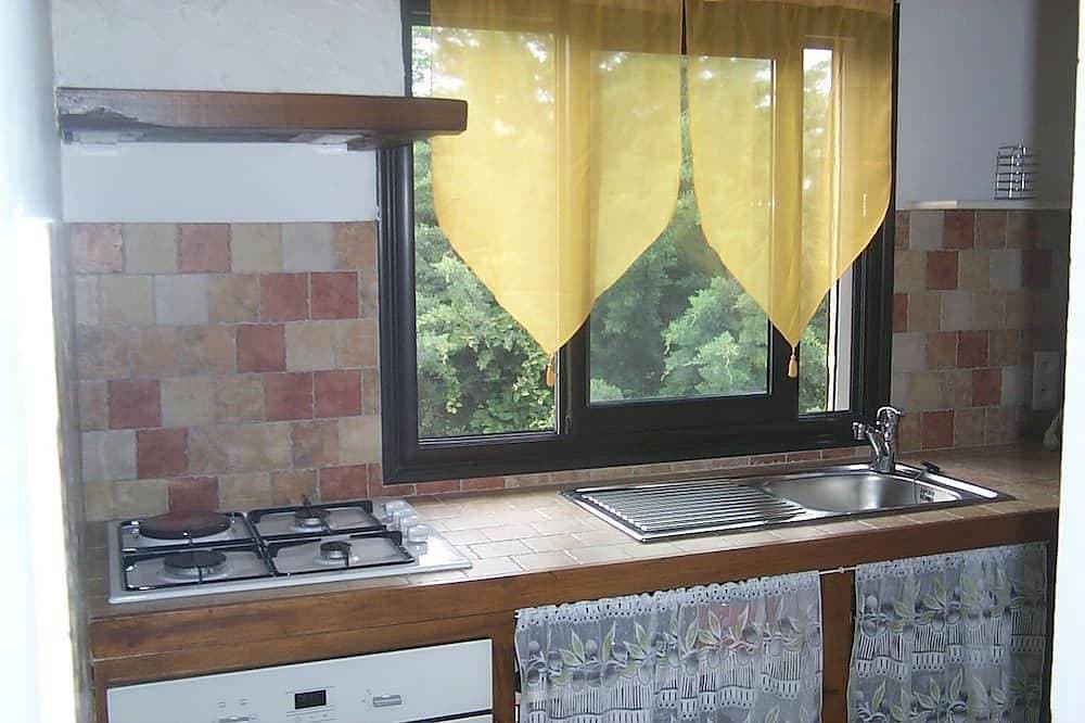 Foto 5 von 13: Mini Villa direct access to the sea 150 m, Courtyard, WIFI, Parking, closed garage