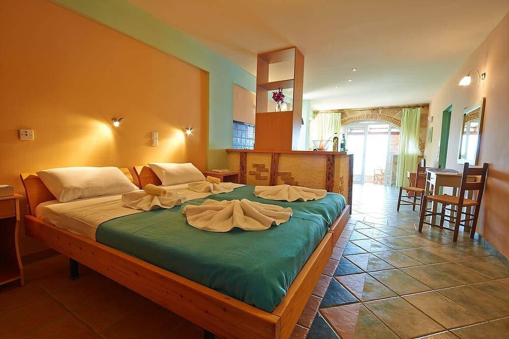 Foto 2 von 14: Villas Cavo Marathia - Studio mit Panorama-Meerblick und Pool in Traumlage