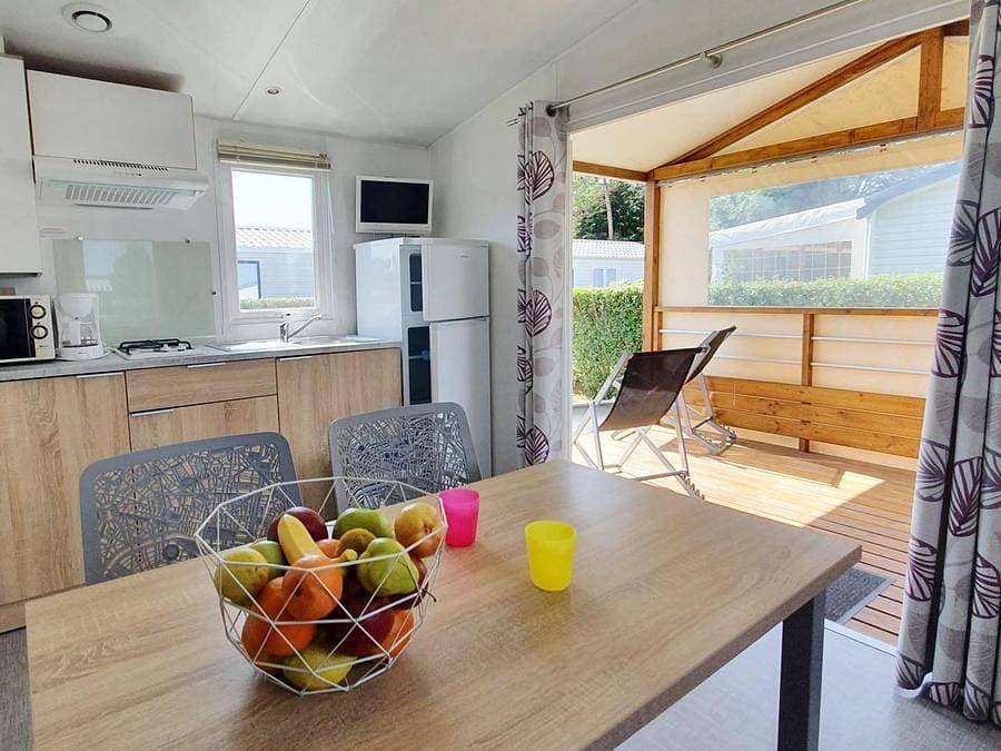 Foto 5 von 59: Camping Mirabel Les Prairies de la Mer - Mobilheim 3 personen - 1 Zimmer