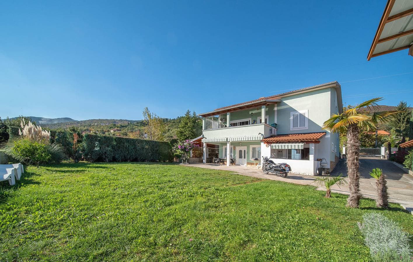 Ferienhaus am Wasser mit Parkplatz, WLAN und nur 2 km vom Hundestrand entfernt 1